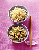 Mie-Nudeln mit Tofu-Curry