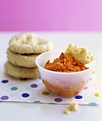 Red pepper hummus with small pita breads