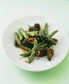 Green asparagus with morels