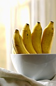 Bananen in einem Schälchen