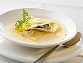 Soup with filled pasta envelopes