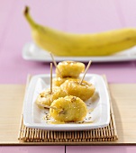 Baked bananas with honey sauce and sesame seeds