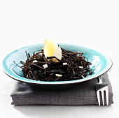 Cooked seaweed with Japanese-style seasoning (side dish)