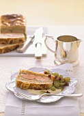 Lachs-Sauerkraut-Pastete mit Traubenkompott