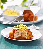 Turkey rolls with egg, bacon and tomato and pepper sauce