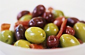 Verschiedene Sorten eingelegte Oliven