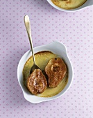 Swiss cream-baked pears