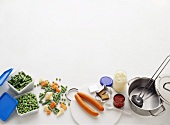 Verschiedene Zutaten & Utensilien für Gemüseeintopf