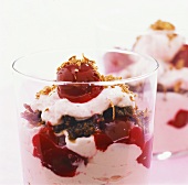 Sour cream with cherries and pumpernickel