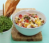 Egg salad with tomatoes, sweetcorn and ham