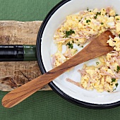 Scrambled eggs with ham and chives