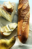 Baguette, pears and blue cheese