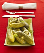 Gherkins with dill and onion rings