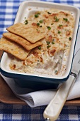 A crab dip with crakers