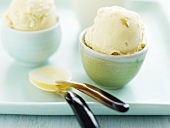 Ginger ice cream in two ceramic bowls