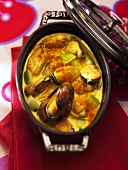 Shellfish curry in pot