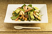 Avocado-Spargel-Salat mit Lachs