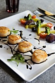 Fried scallops with vegetables