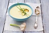 Cream of courgette soup with garlic