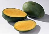 Grüne Mangos