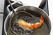 Deep-frying prawns (prawn tempura)