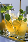 Lemon iced tea with mint
