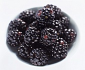 Brombeeren in einer Schale