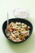Pan-fried chicken with cashew nuts