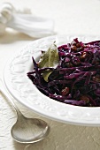 Red cabbage with raisins