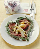 Roast beef with asparagus & rosemary, arranged in a heart shape