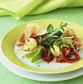 Potato salad with Parma ham, rocket and red pepper