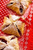 Puff pastries with redcurrant filling