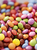 Coloured chocolate beans (close-up)