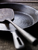 A frying pan with a spatula