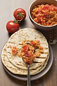Bulgur with tomatoes and flatbread