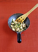 Stir-fried chicken with sesame seeds and chives