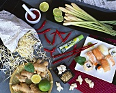 Sushiplatte und verschiedene Zutaten der japanischen Küche