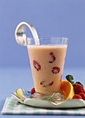 Kefir-yogurt drink with papaya and raspberries