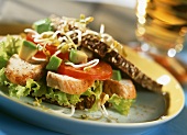 Salad with fried chicken and wholemeal bread