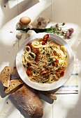 Spaghetti mit Knoblauchsauce, Speck und Schnittlauch