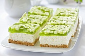 Cream cheese cake with apple jelly