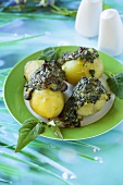 Potatoes filled with spinach sauce