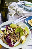Salad leaves with pears, blue cheese and walnuts