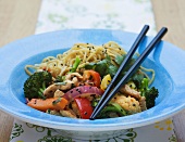 Noodles with stir-fried chicken and vegetables