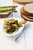 Asparagus salad with onions and rosemary