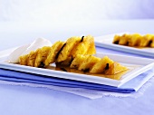 Ananasstücke in Karamellsauce