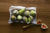 Fresh figs in a box