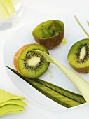 Hollowing out a kiwi fruit
