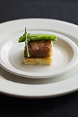 Appetiser with meat and pea pod