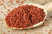 Red Hawaiian sea salt with 1-2% Alaea clay
